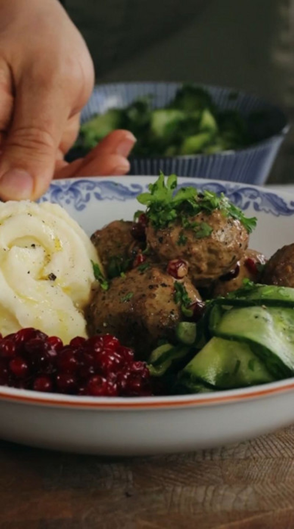 Meatballs with mashed potatoes and lingonberries